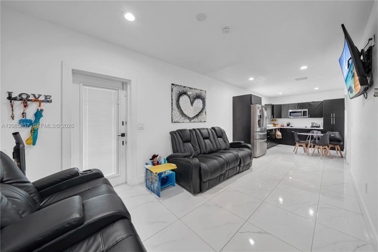 9365 SW 44th St, Miami, FL 33165 Photo