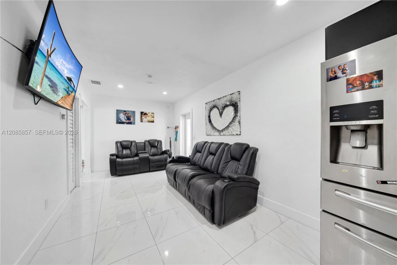 9365 SW 44th St, Miami, FL 33165 Photo