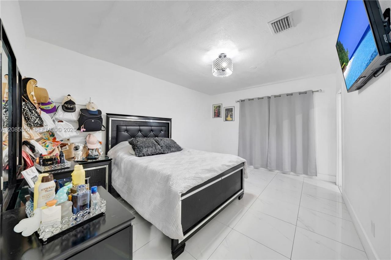 9365 SW 44th St, Miami, FL 33165 Photo