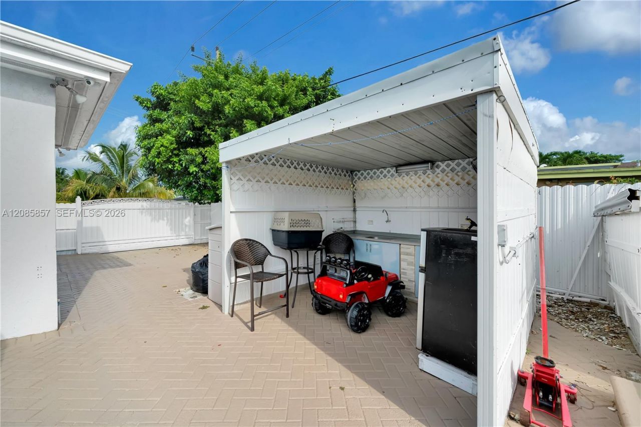 9365 SW 44th St, Miami, FL 33165 Photo
