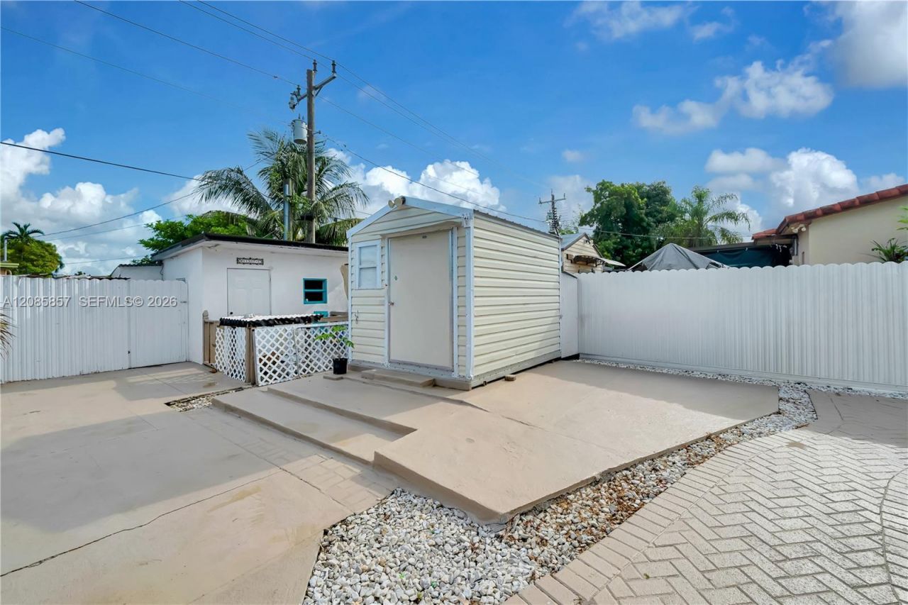 9365 SW 44th St, Miami, FL 33165 Photo