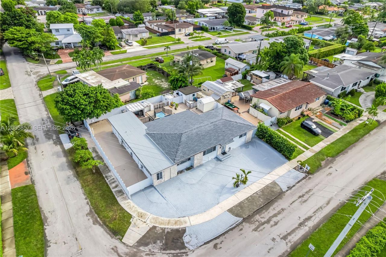 9365 SW 44th St, Miami, FL 33165 Photo