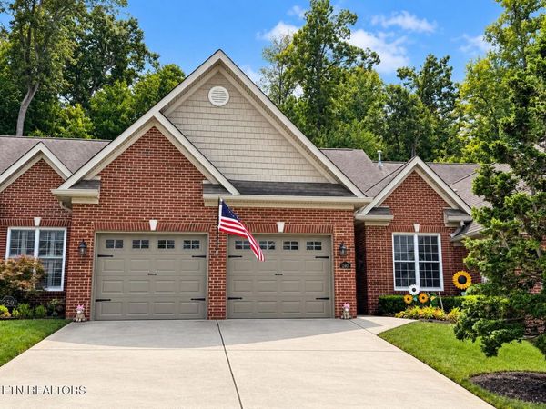 240 Waterford Circle, Lenoir City, TN 37772