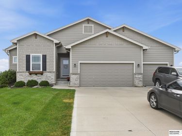 11031 Cove Hollow Circle, Papillion, NE 68046
