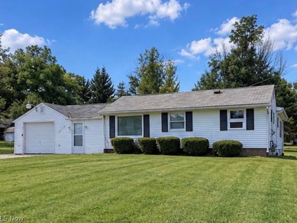 8023 Columbus Road NE, Louisville, OH 44641