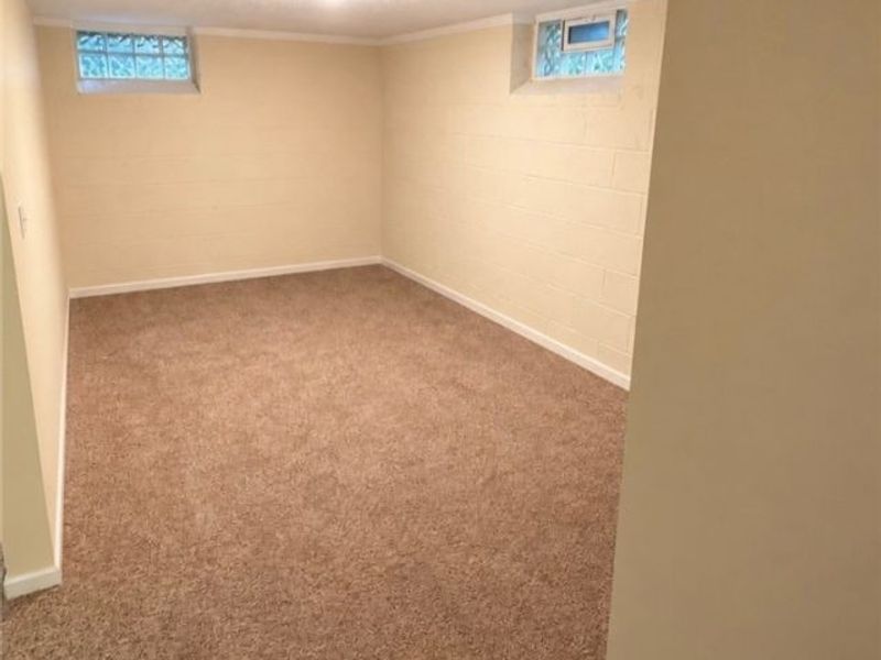 12332 Park Knoll Drive, Garfield Heights, OH 44125 Photo 18
