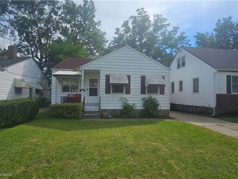 12332 Park Knoll Drive, Garfield Heights, OH 44125 Photo 2