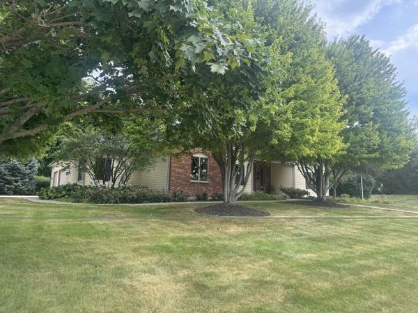 384 Valley Way , Burlington, IL 60109