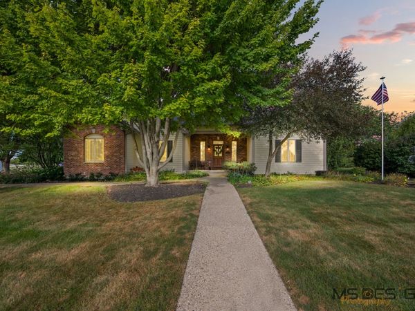 384 Valley Way, Burlington, IL 60109