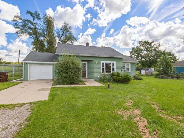 6561 N Adrian , Tecumseh, MI 49286