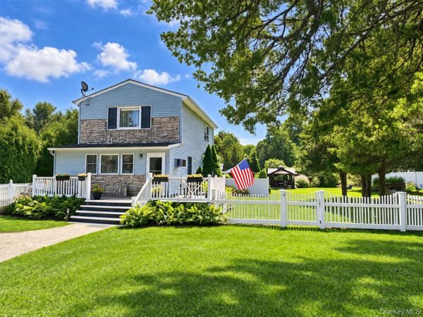 32 Pine Street , Selden, NY 11784