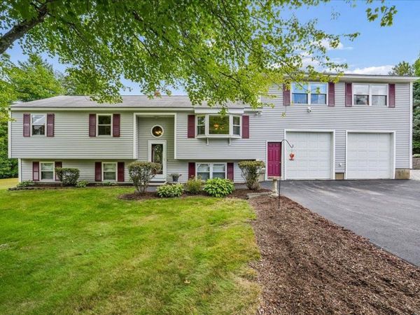 4 Debbie Street, Hooksett, NH 03106