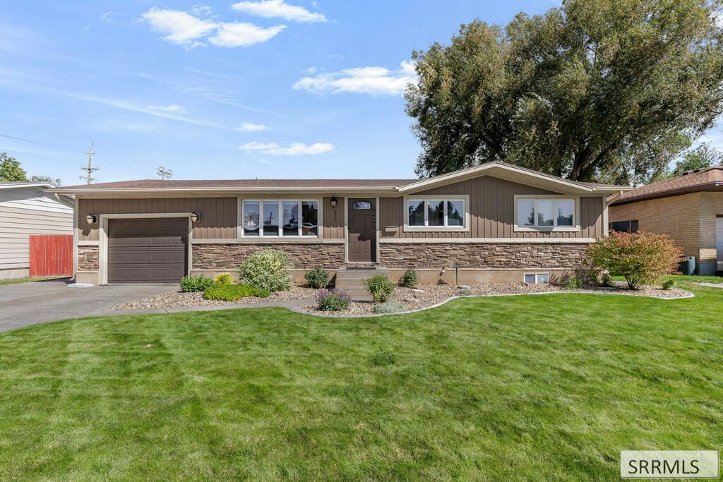 452 Spruce Drive, Idaho Falls, ID 83401 Main Photo