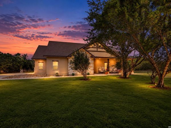 731 RIO AZUL DR, Pipe Creek, TX 78063