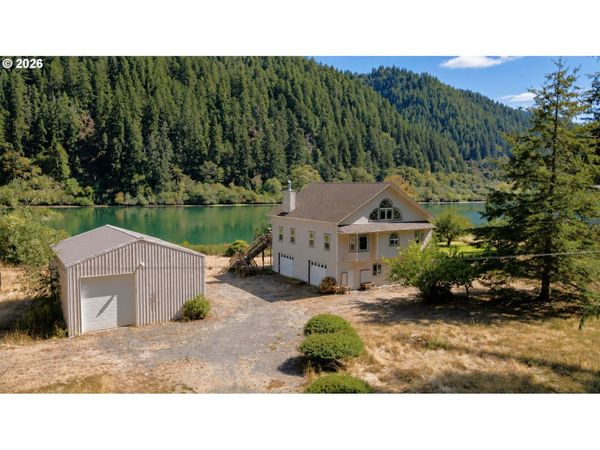 41515 STATE HIGHWAY 38, Reedsport, OR 97467
