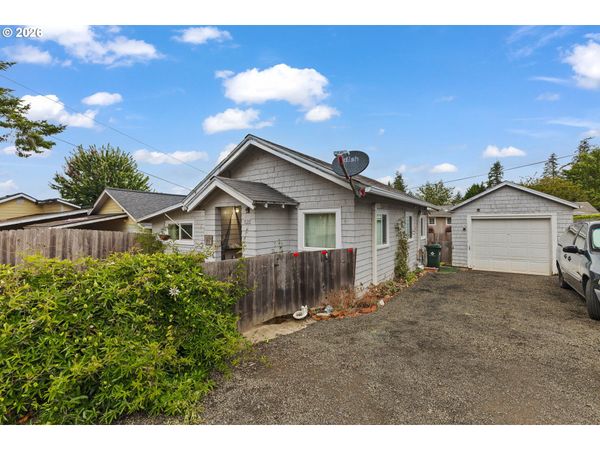 830 E 10TH ST, Coquille, OR 97423