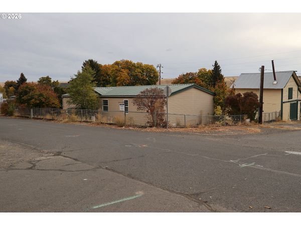 265 NW 4TH ST, Dufur, OR 97021