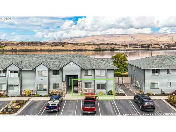 240 LONE PINE LN, Unit 7, The Dalles, OR 97058