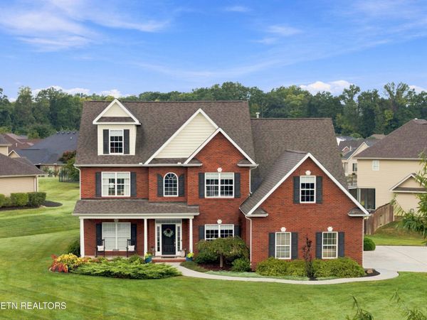 329 Silver Leaf Drive, Lenoir City, TN 37772