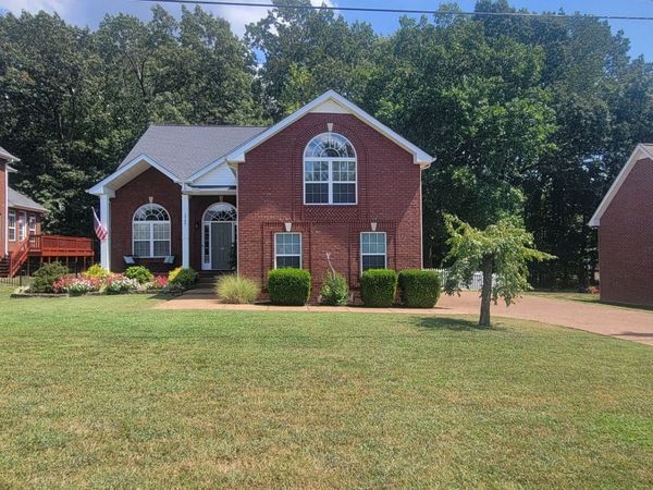 2988 Indian Ridge Blvd, White House, TN 37188