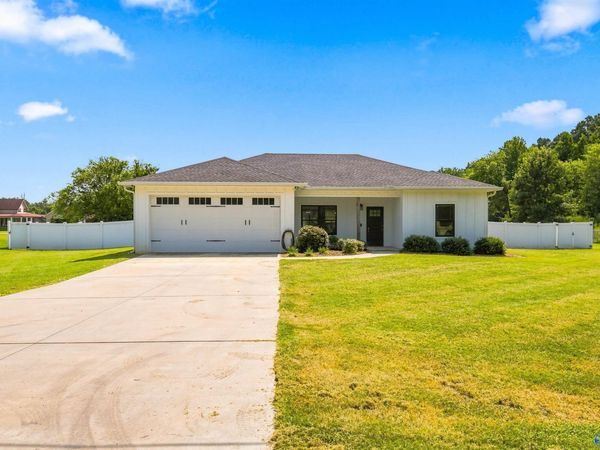 498 Hembree Drive, Guntersville, AL 35976