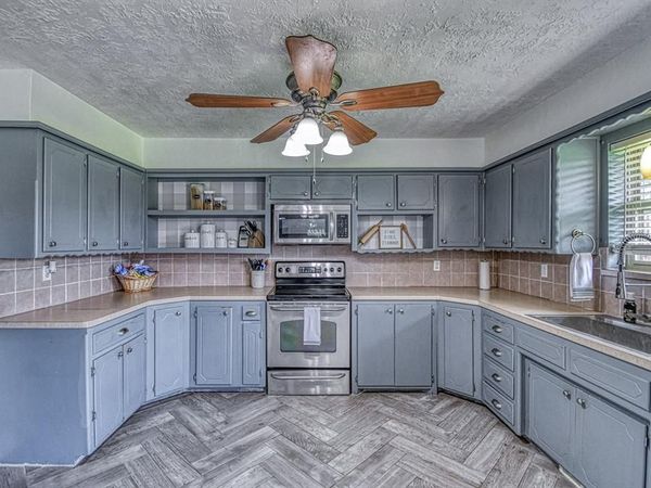 2225 W Country Club Road, Chickasha, OK 73018
