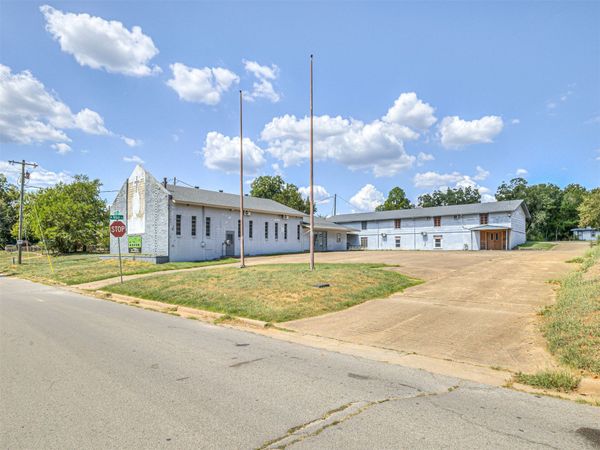 415 W 11th Street , Sand Springs, OK 74063
