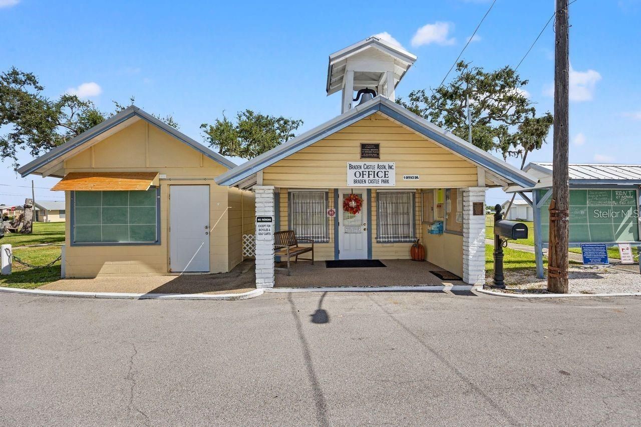 60 Braden Castle Drive, Bradenton, FL 34208 Photo