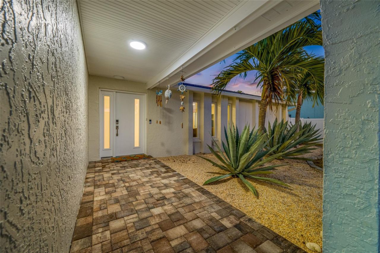 17161 2nd Street E, North Redington Beach, FL 33708 Photo