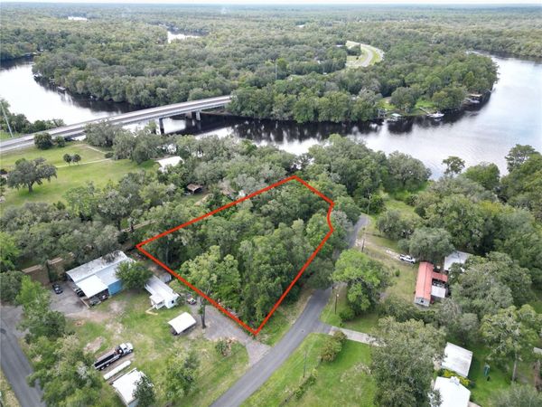 LAKE AVENUE , FANNING SPRINGS, FL 32693