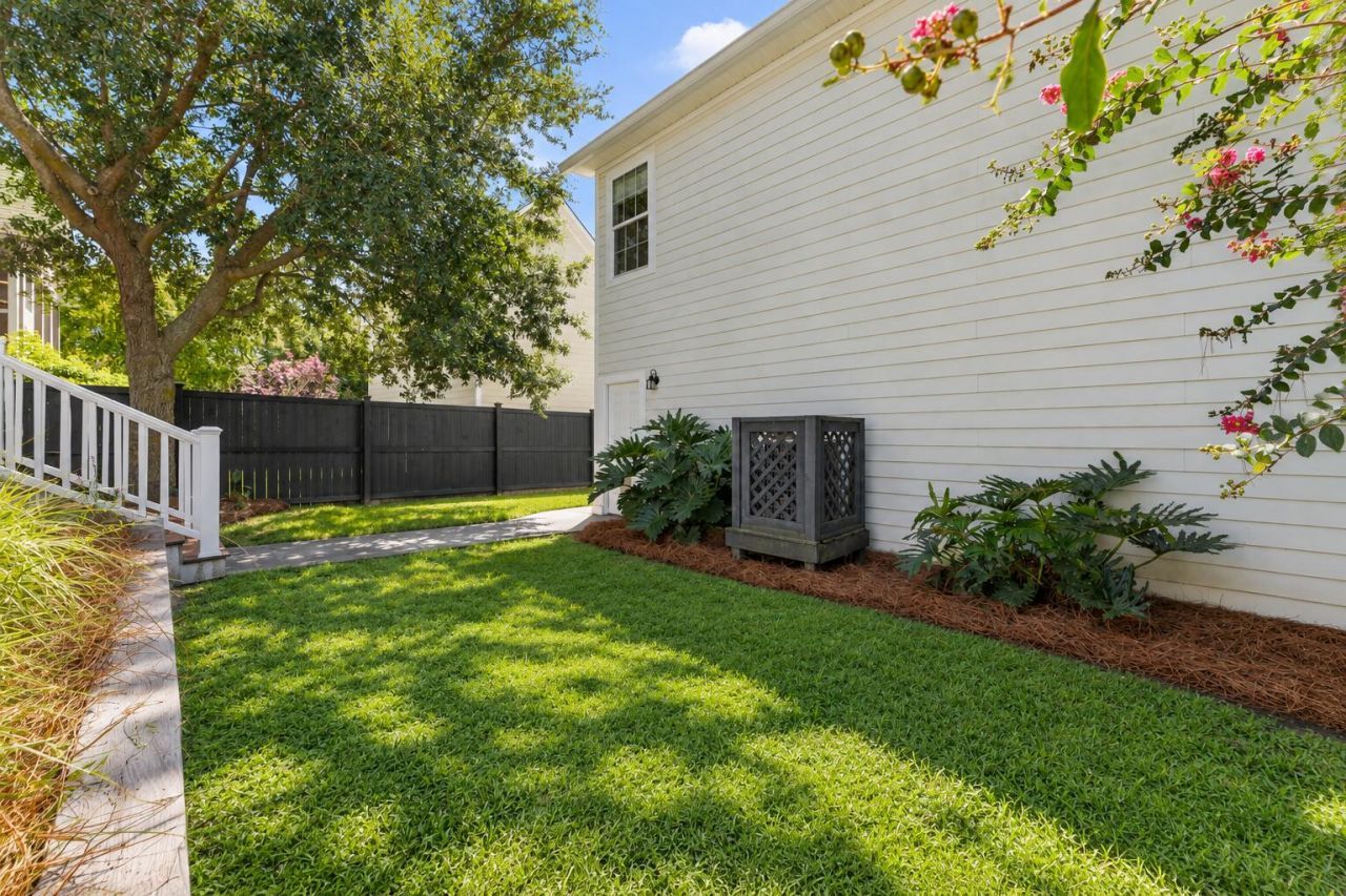 1613 Bulline Street Photo 38