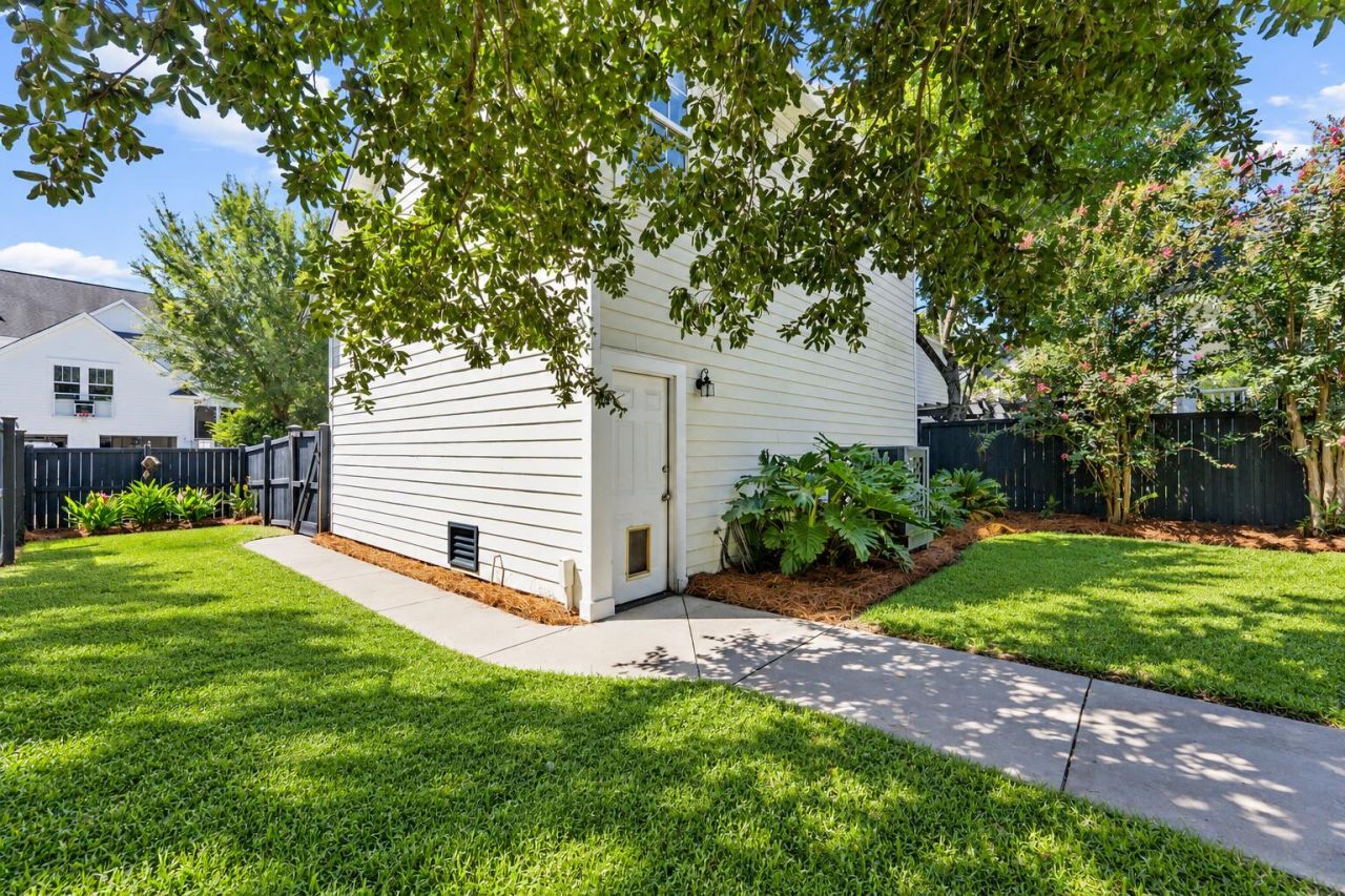 1613 Bulline Street Photo 39