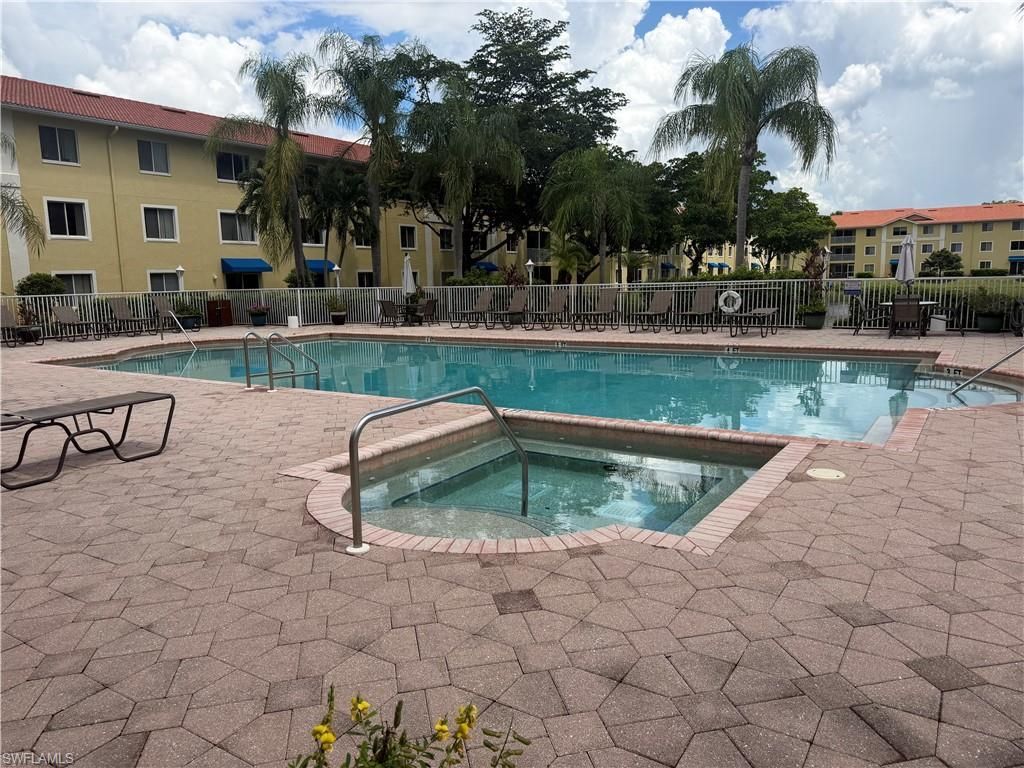 8274 Key Royal Cir, Unit 1025, Naples, FL 34119 Photo