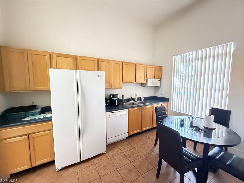 8274 Key Royal Cir, Unit 1025, Naples, FL 34119 Photo