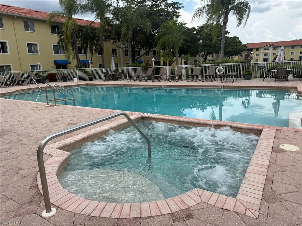 8274 Key Royal Cir, Unit 1025, Naples, FL 34119 Photo