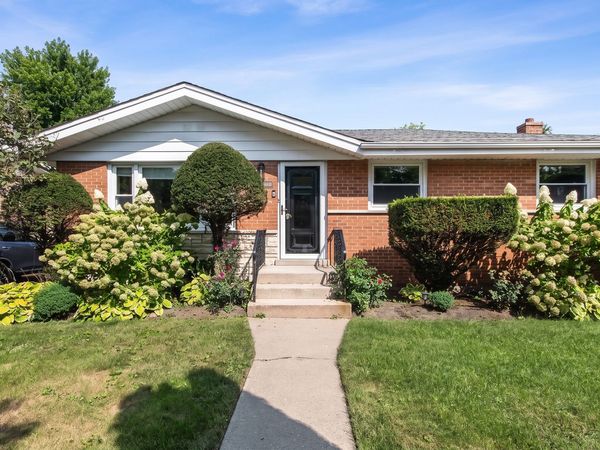 8315 Parkside Avenue , Morton Grove, IL 60053