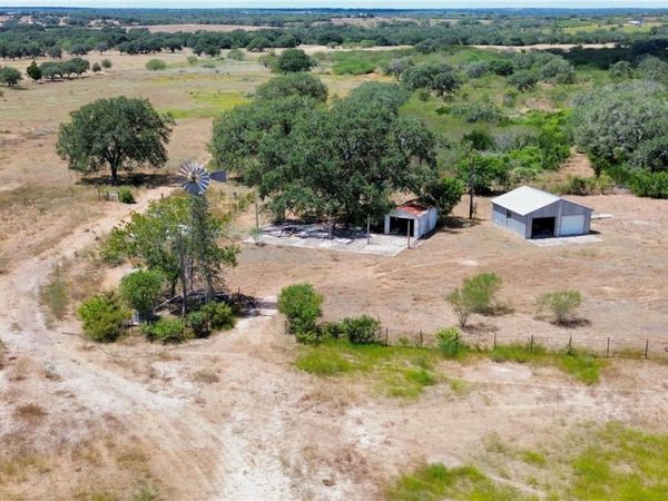 3114 Post Oak Road , Goliad, TX 77963