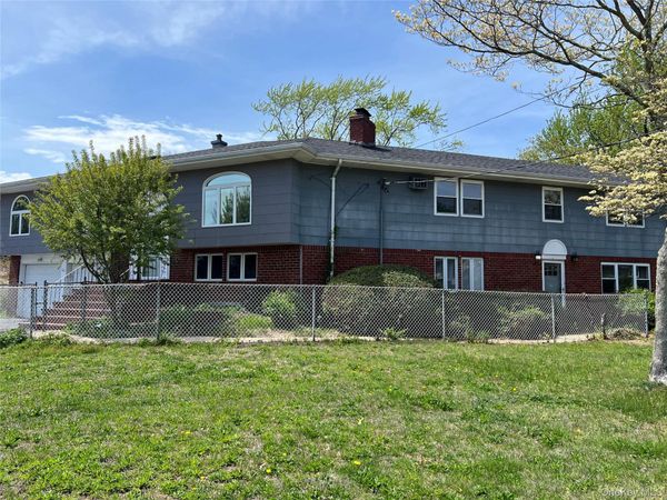 82 Yale Avenue , Oakdale, NY 11769