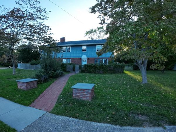 82 Yale Avenue , Oakdale, NY 11769