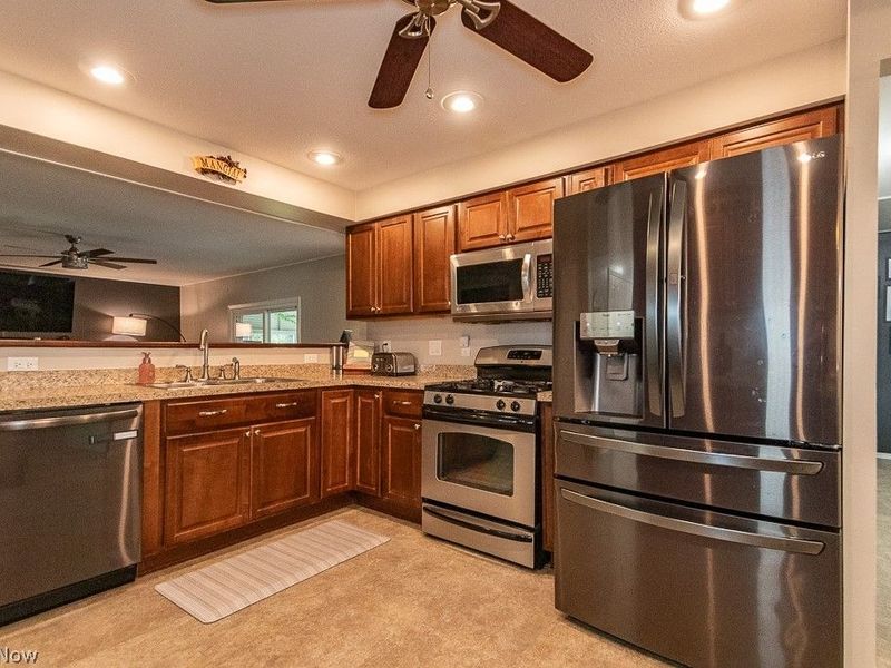 223 Shore Drive, Eastlake, OH 44095 Photo 13