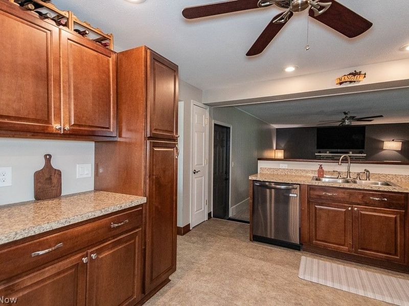 223 Shore Drive, Eastlake, OH 44095 Photo 15
