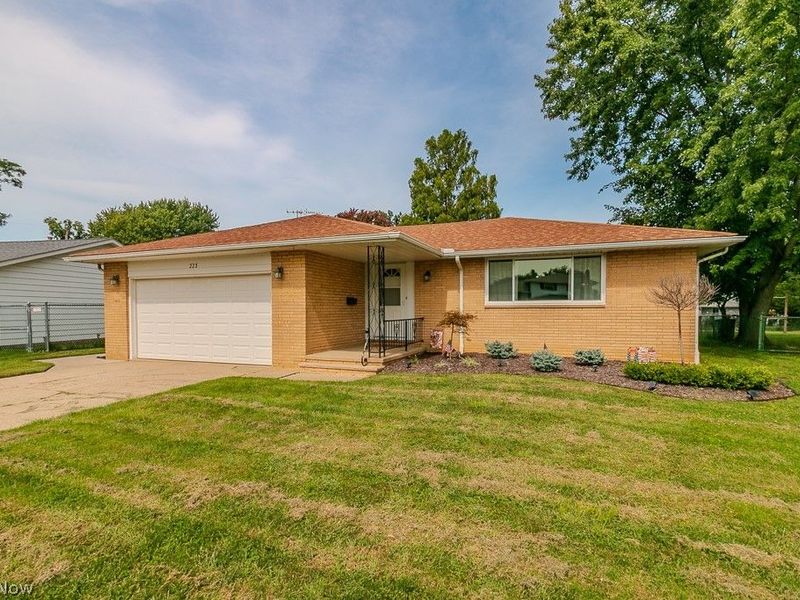 223 Shore Drive, Eastlake, OH 44095 Photo 2