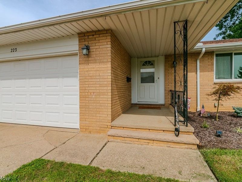 223 Shore Drive, Eastlake, OH 44095 Photo 4
