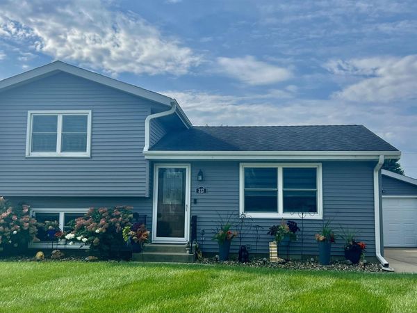 317 E Lincoln Street, New Hampton, IA 50659