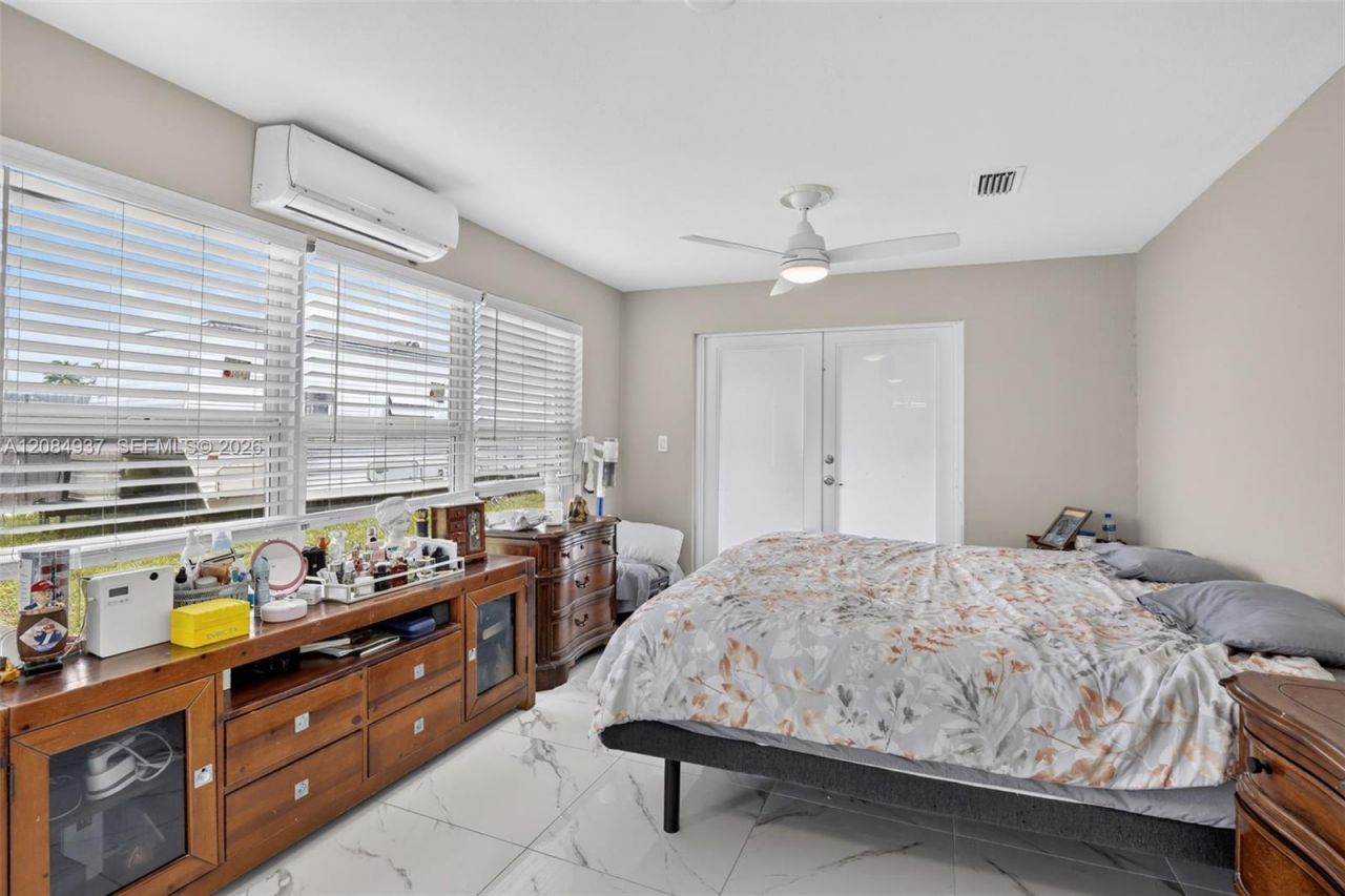 4351 SW 22nd St, Fort Lauderdale, FL 33317 Photo
