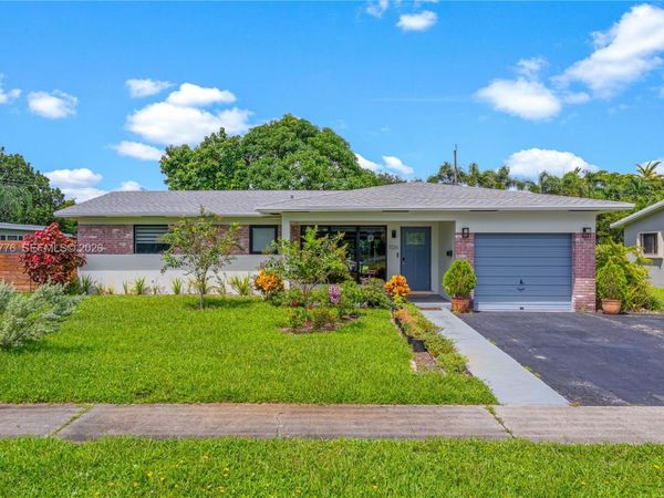 1126 E Hawthorne Cir, Hollywood, FL 33021