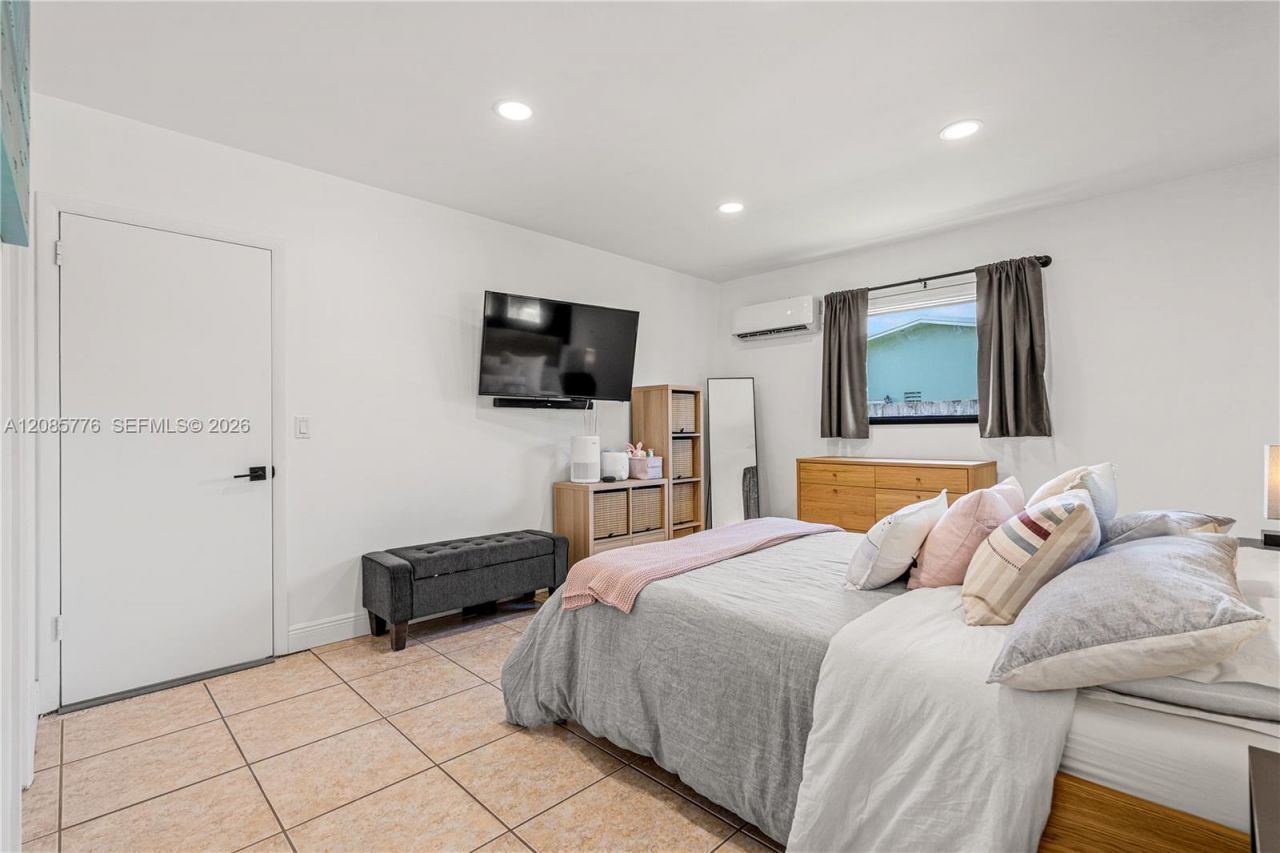 1126 E Hawthorne Cir, Hollywood, FL 33021 Photo