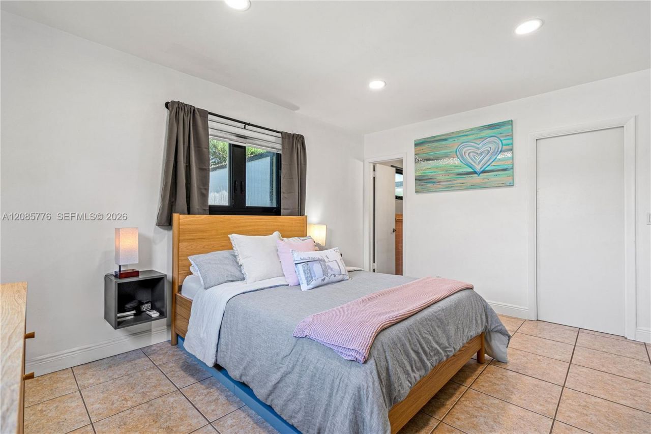 1126 E Hawthorne Cir, Hollywood, FL 33021 Photo