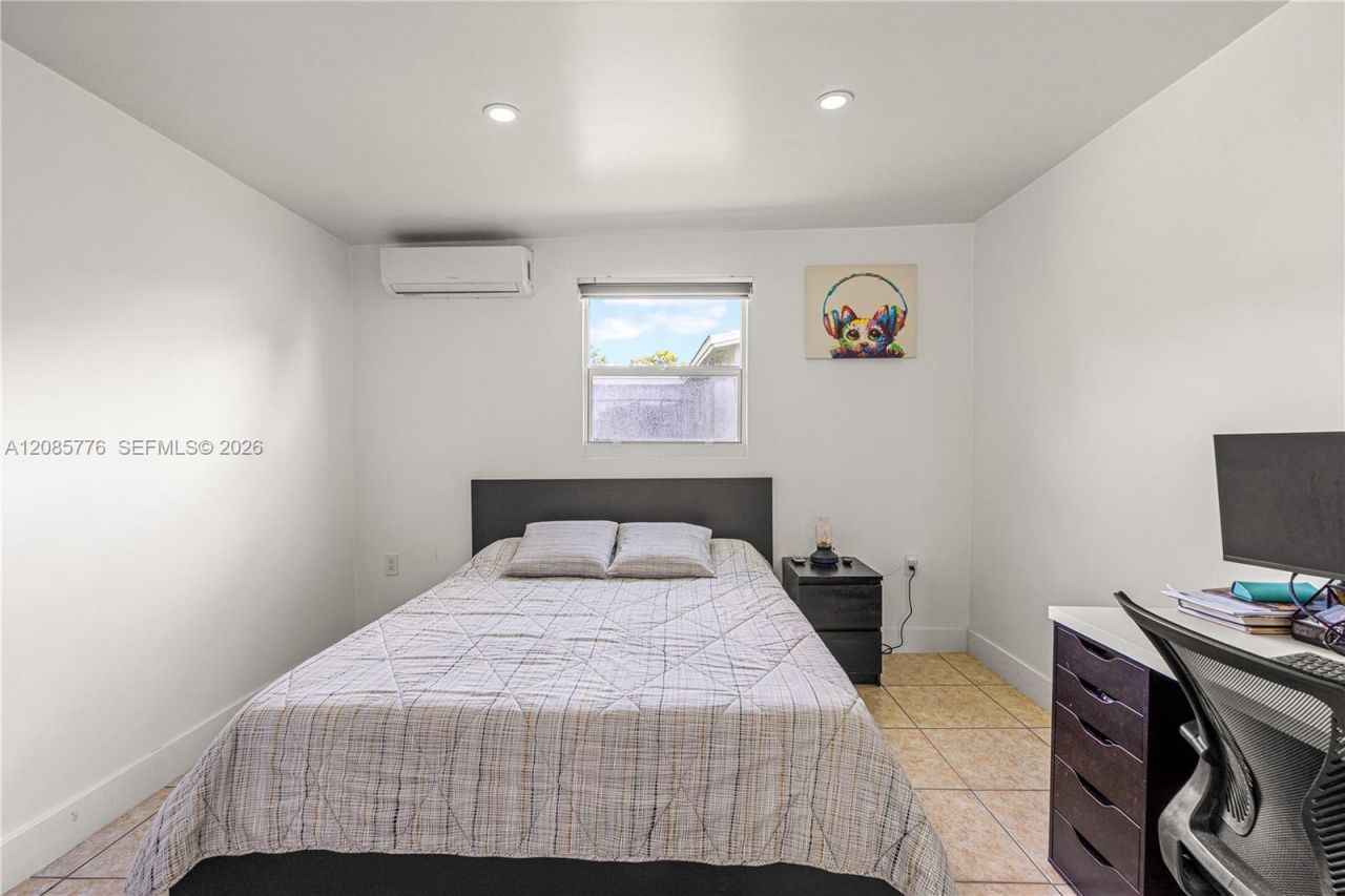1126 E Hawthorne Cir, Hollywood, FL 33021 Photo