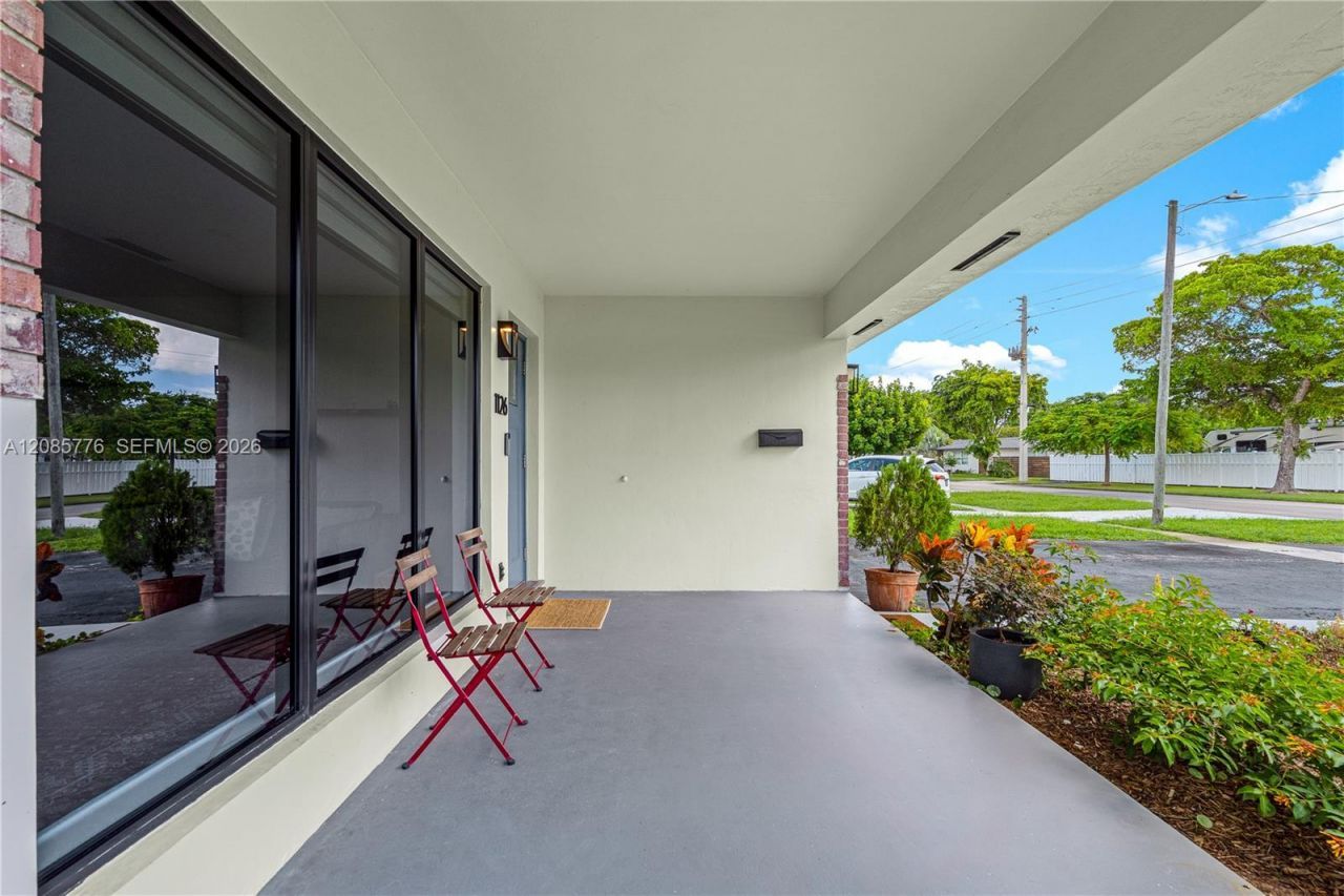 1126 E Hawthorne Cir, Hollywood, FL 33021 Photo
